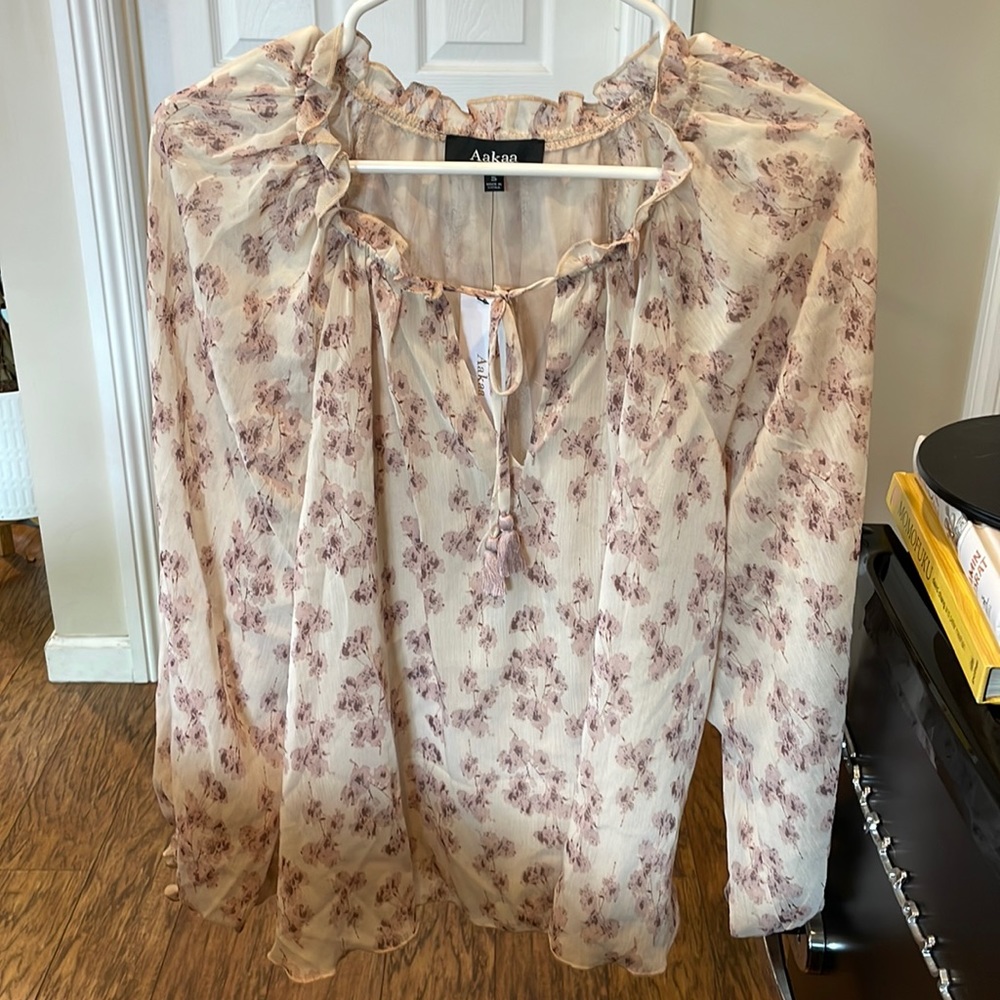 Blouse with flowers (S)